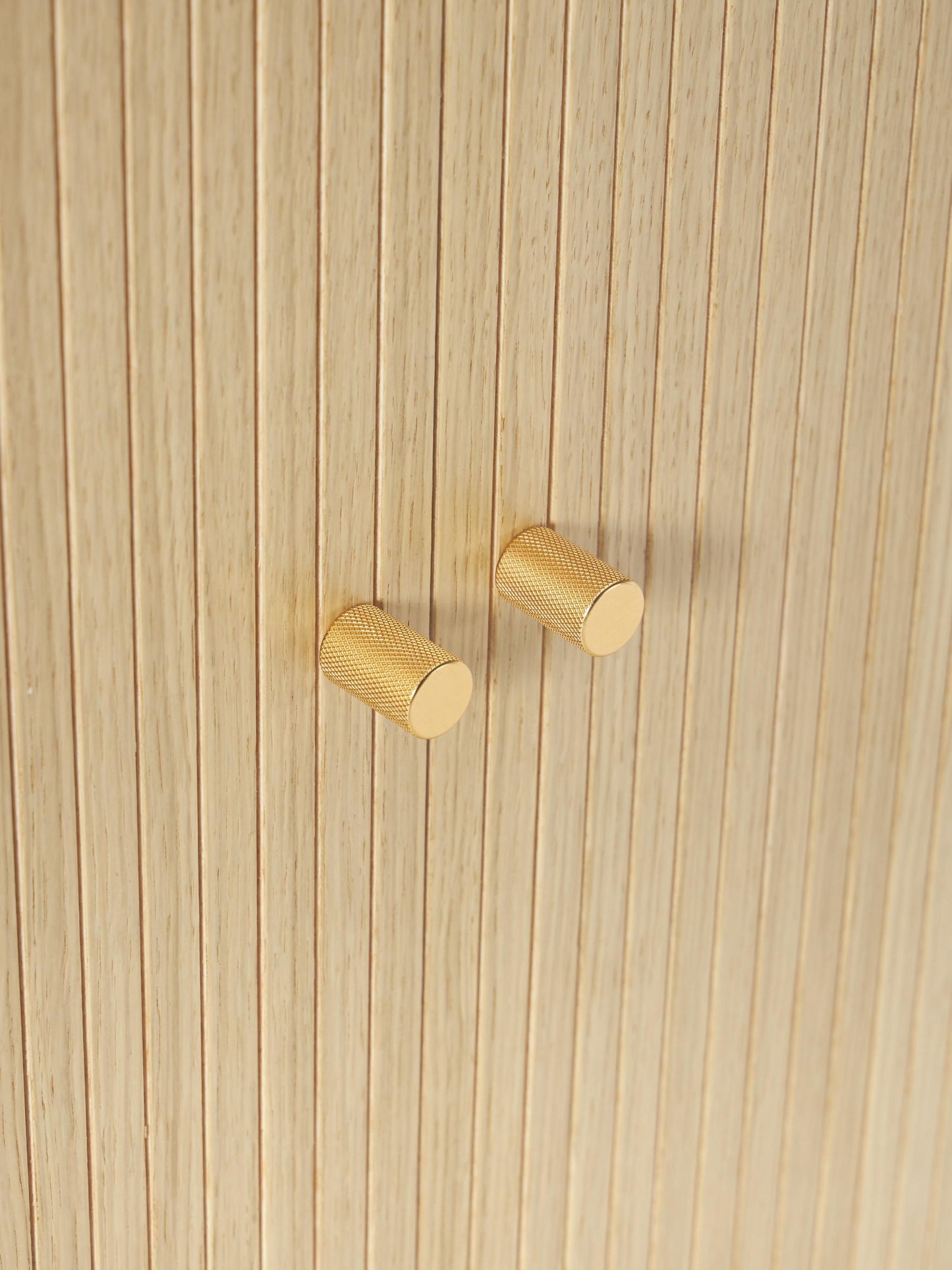 Highboard Calary mit geriffelter Front