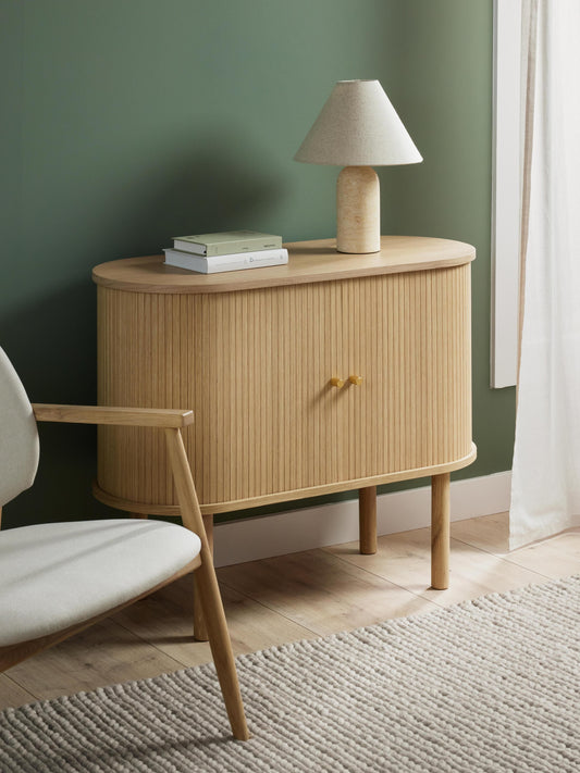 Kleines Sideboard Calary mit geriffelter Front