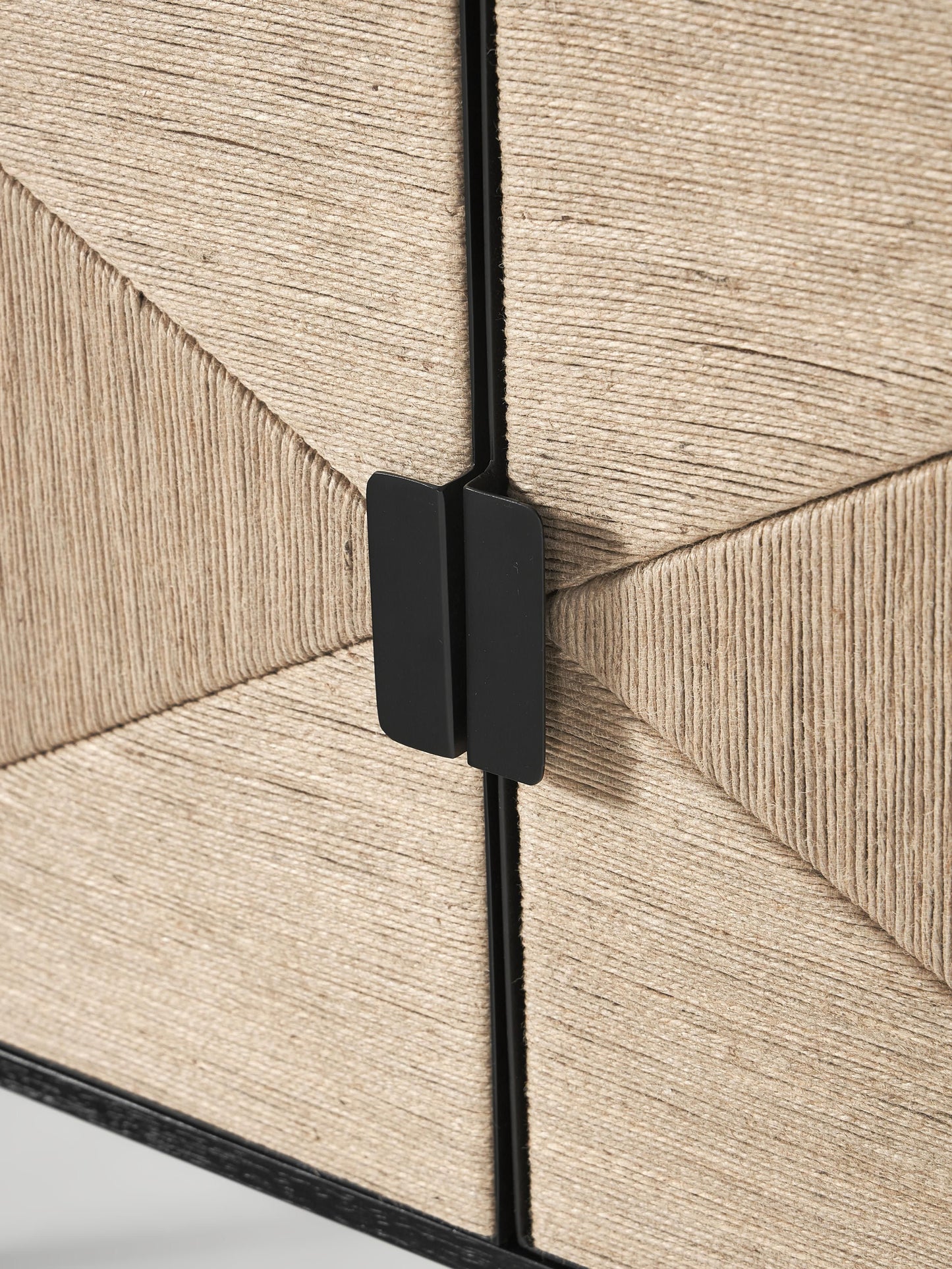 Lowboard June aus Mangoholz