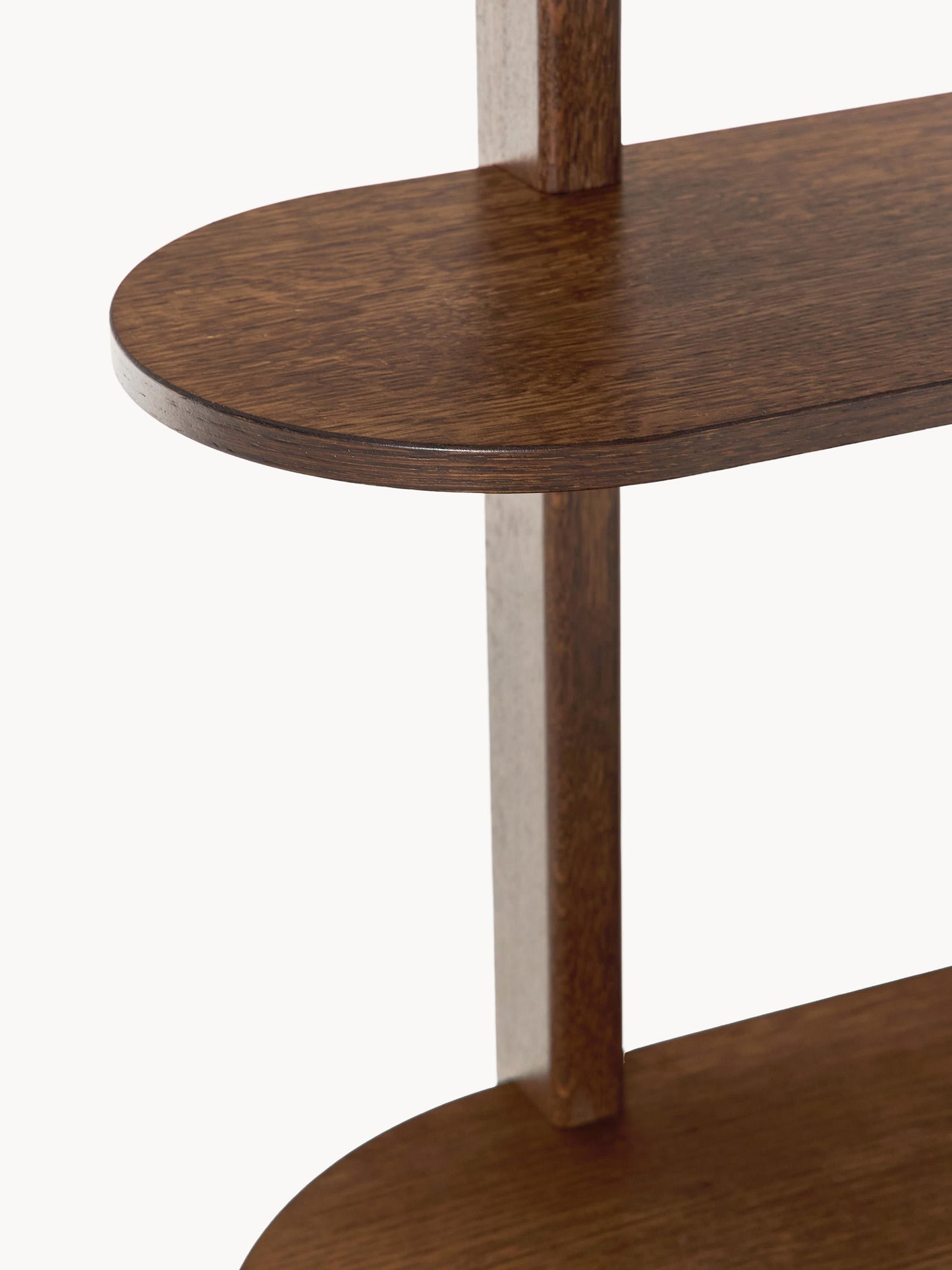 Regal Calary mit geriffelter Front