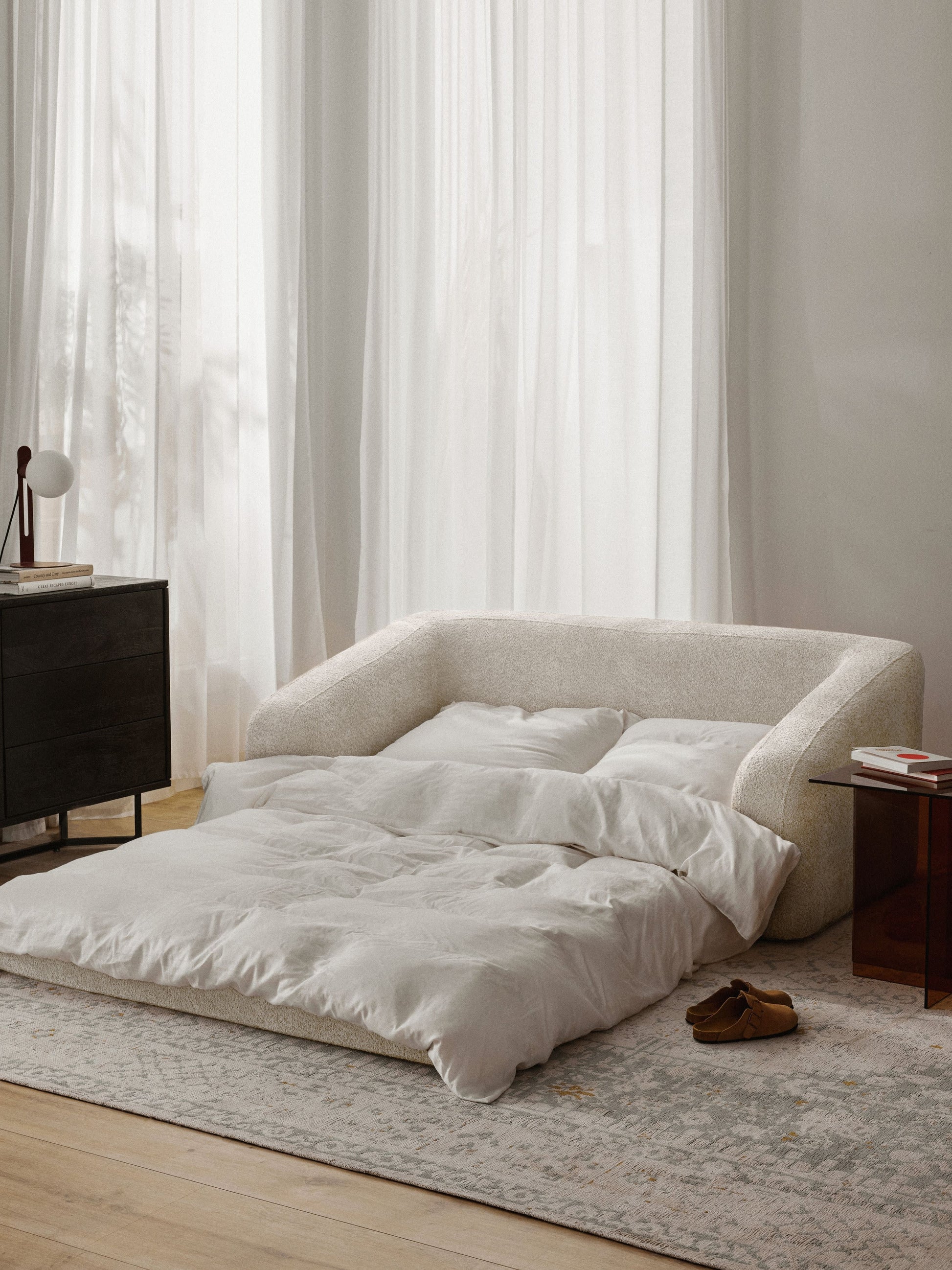 Schlafsofa Eliot (2-Sitzer) aus Teddy-Bouclé