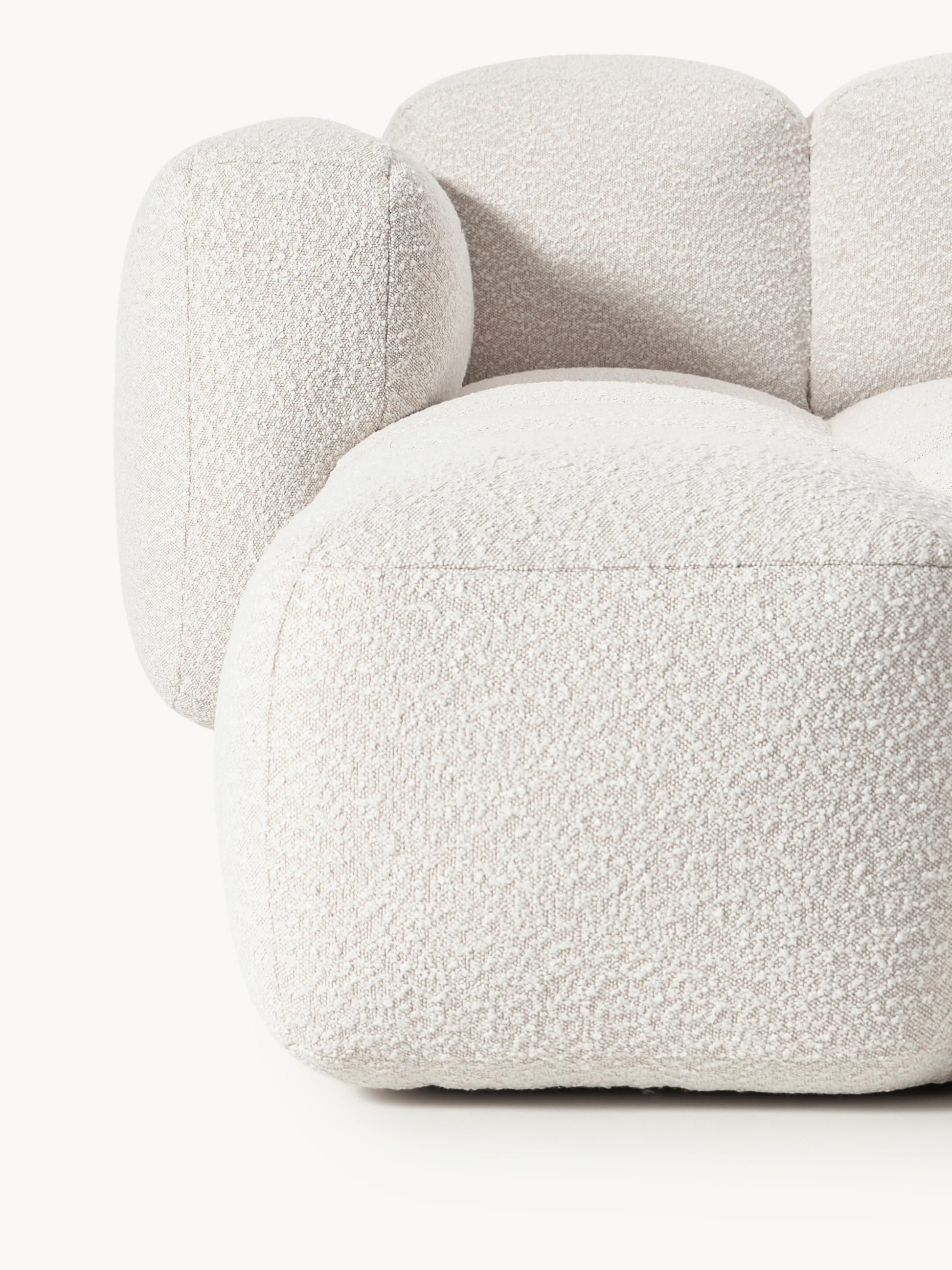 Modulares Sofa Tayla (4-Sitzer) aus Bouclé mit Hocker (links/rechts)