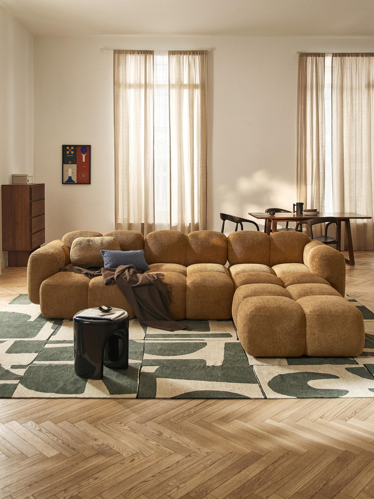 Modulares Sofa Tayla (4-Sitzer) aus Teddy-Bouclé mit Hocker (links/rechts)