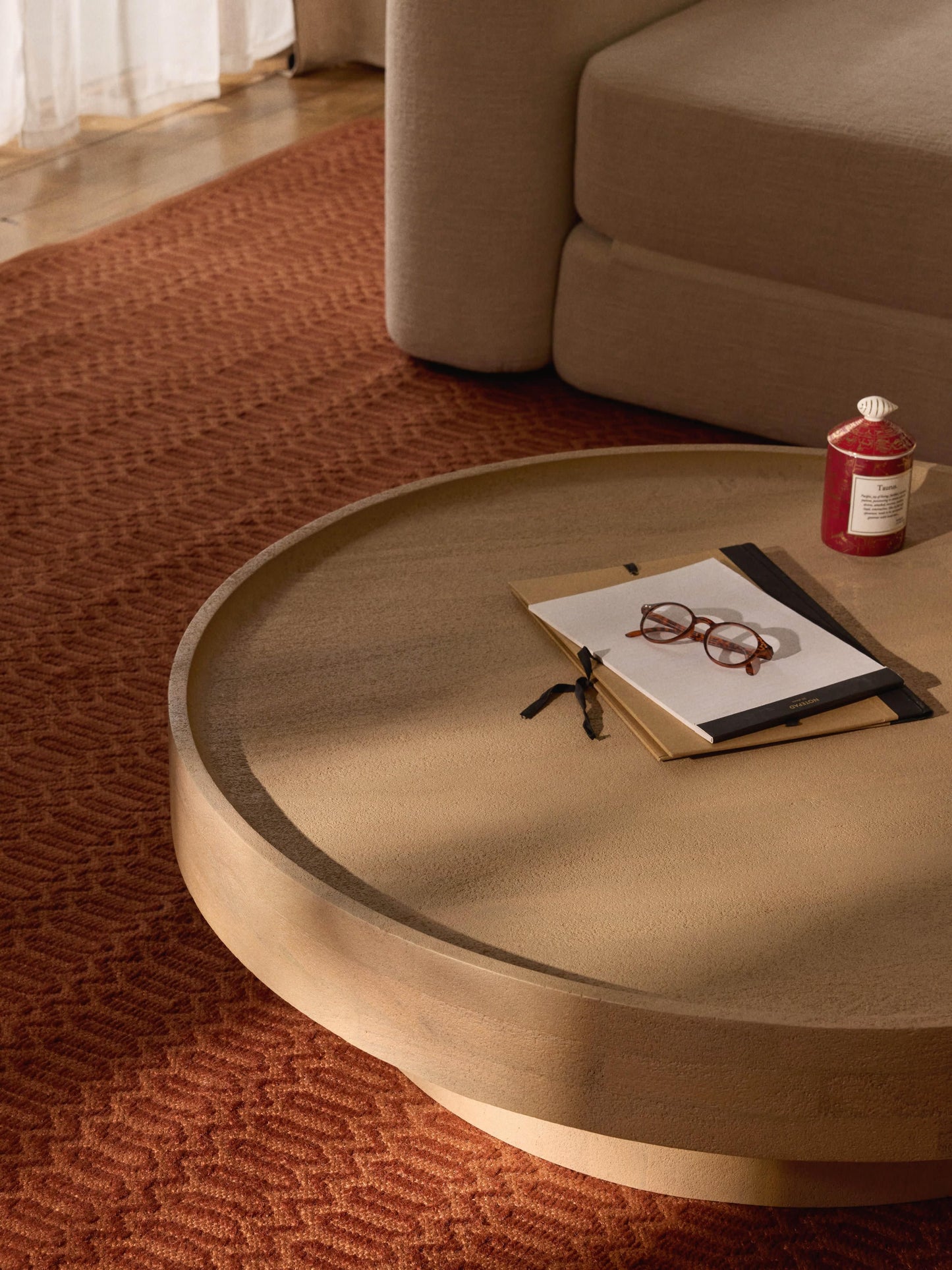 Runder XL Couchtisch Benno aus Mangoholz