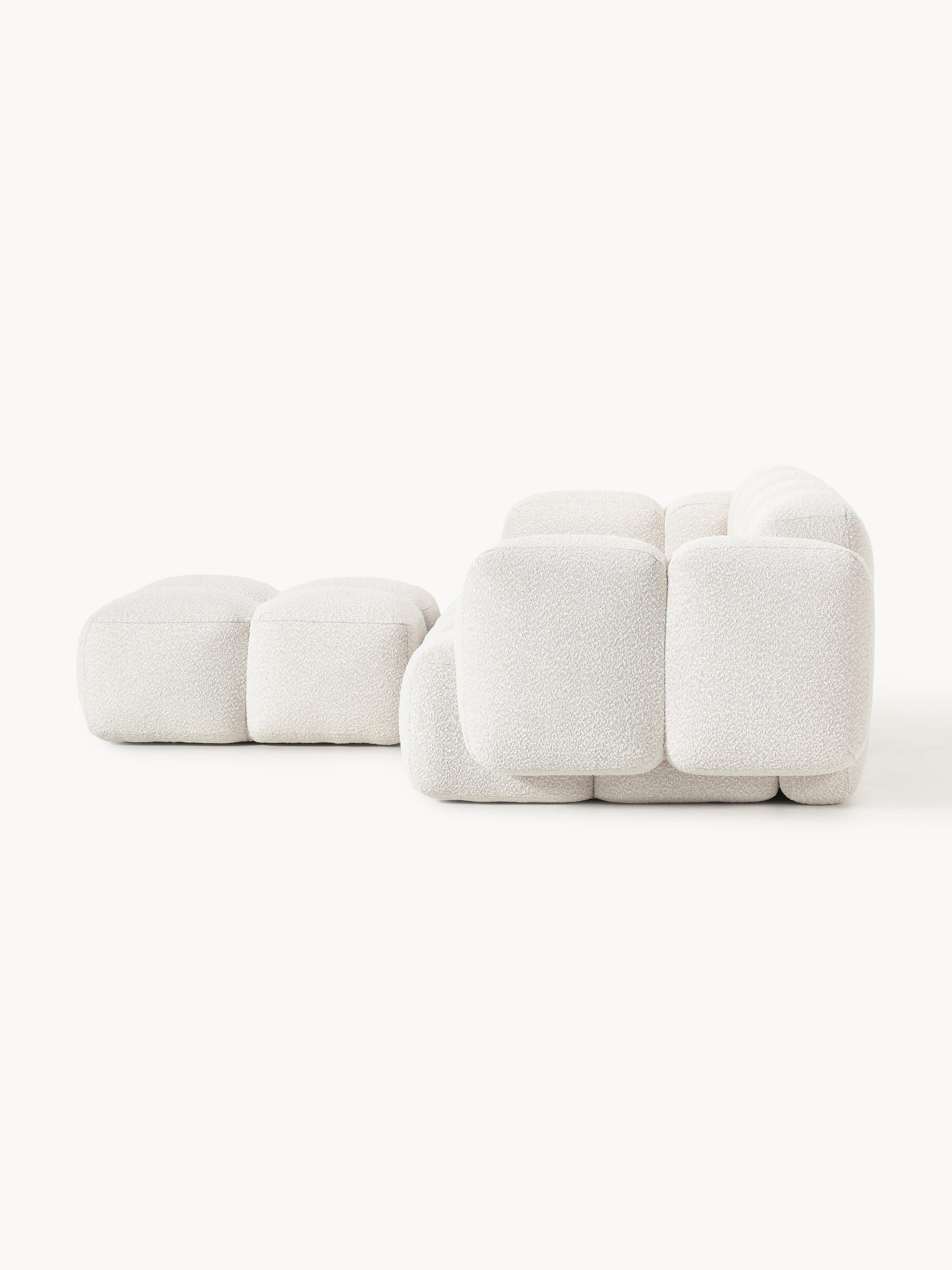 Modulares Sofa Tayla (3-Sitzer) aus Bouclé mit Hocker (links/rechts)