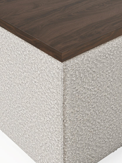 Sofa-Hocker Lennon aus Bouclé mit Stauraum