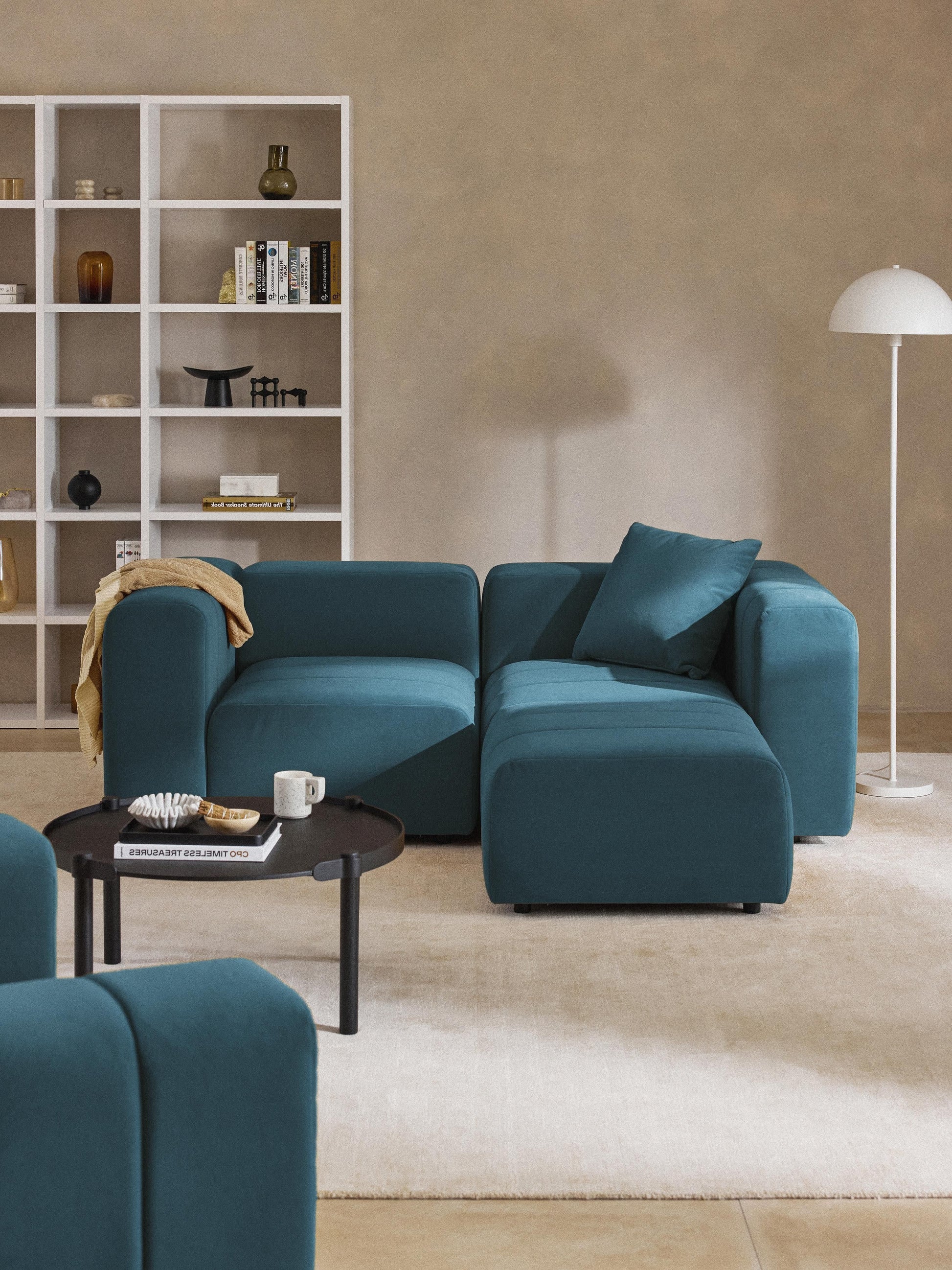 Modulares Samt-Sofa Lena (3-Sitzer) mit Hocker (links/rechts)