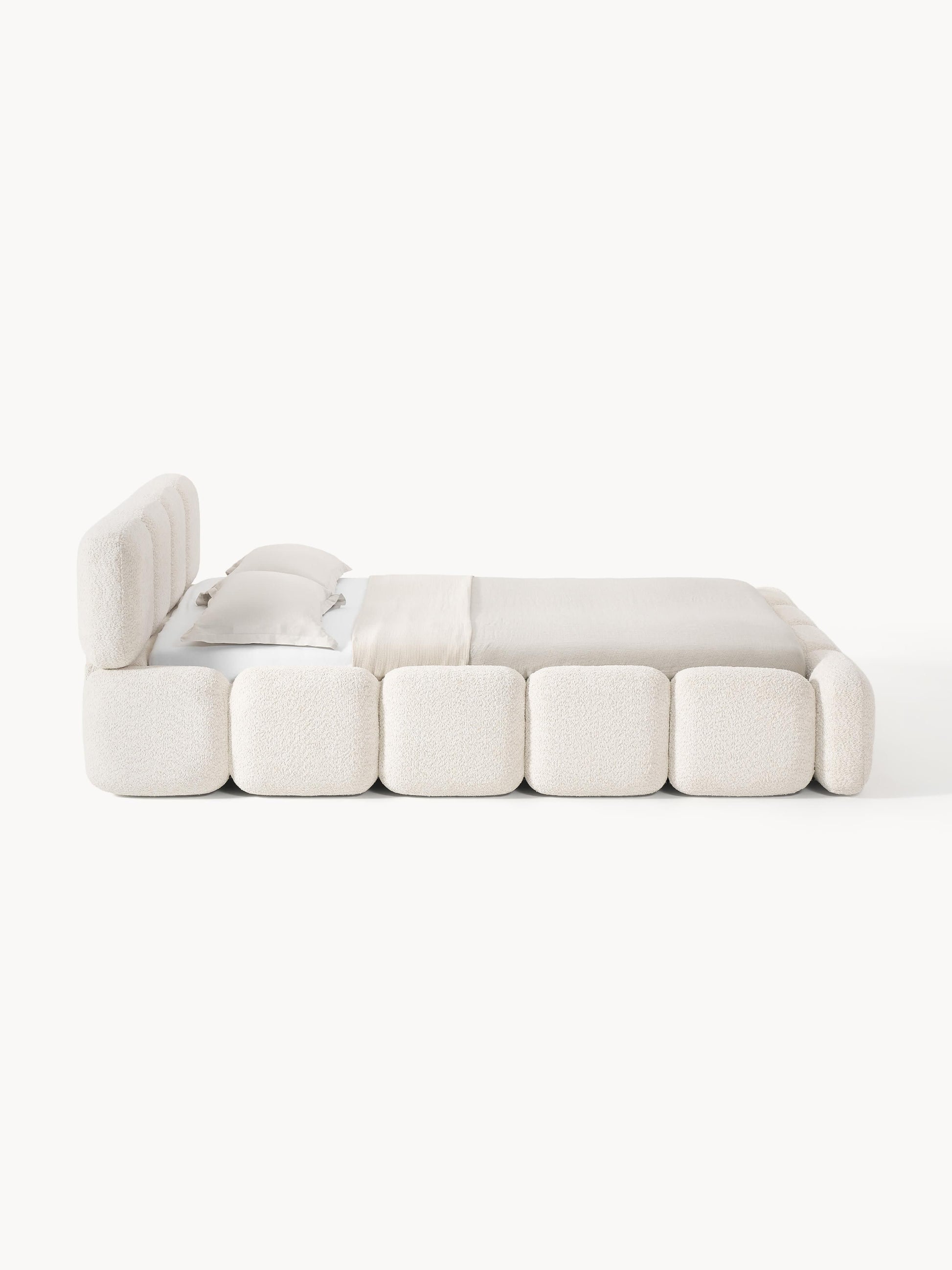 Polsterbett Tayla aus Teddy-Bouclé mit Stauraum