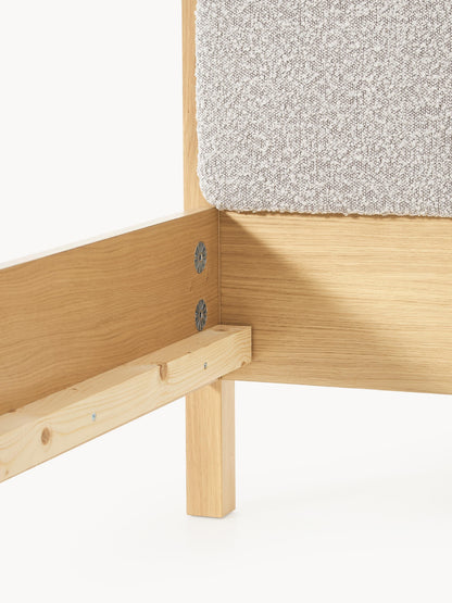 Holzbett Jones mit Kopfteil aus Bouclé