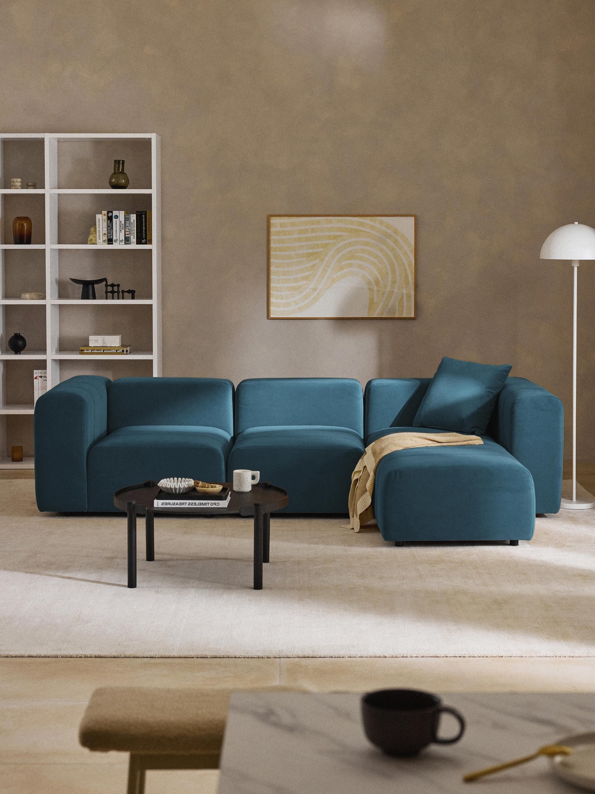 Modulares Samt-Sofa Lena (4-Sitzer) mit Hocker (links/rechts)