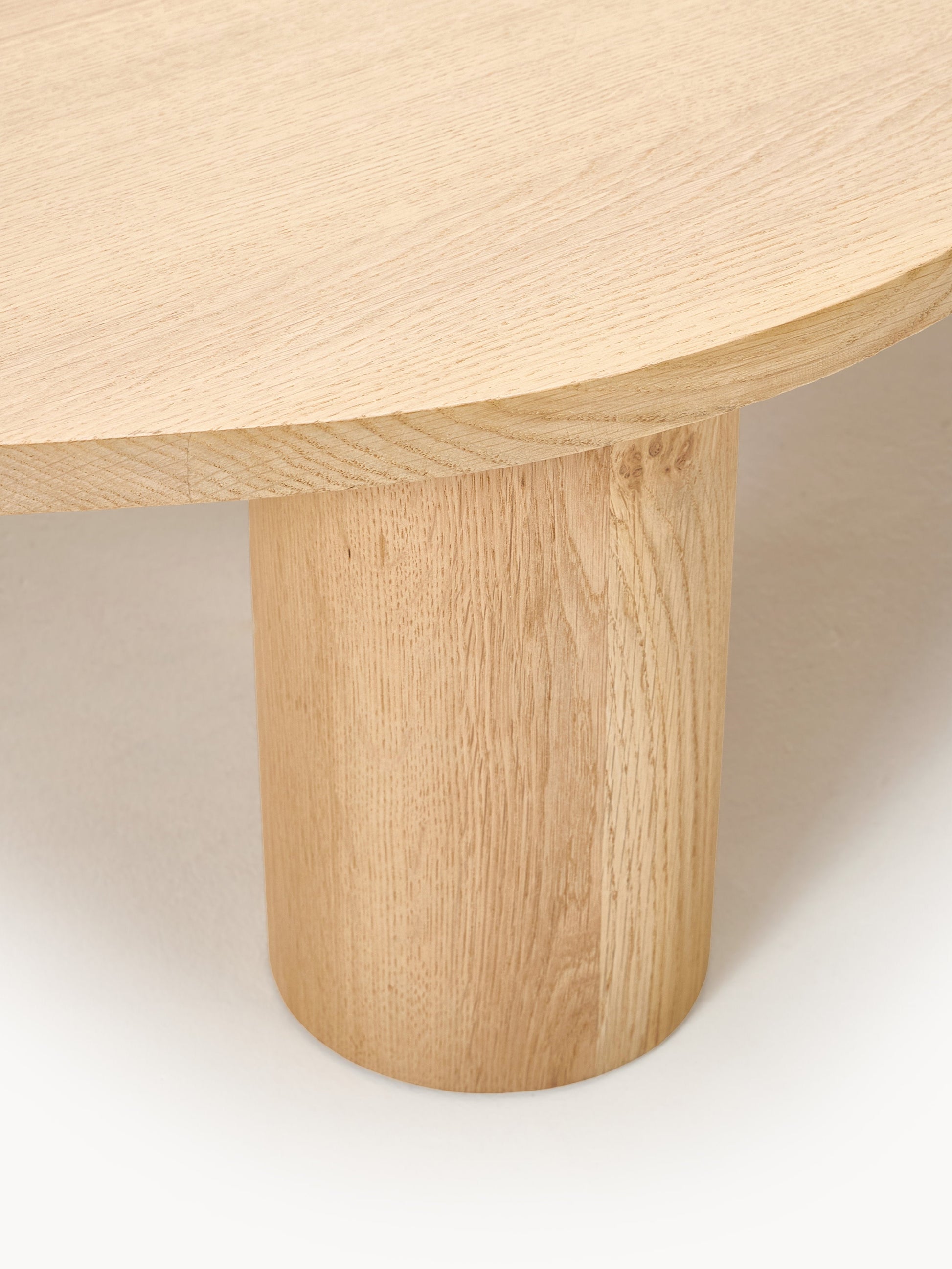 XL Couchtisch Didi aus Eichenholz in organischer Form