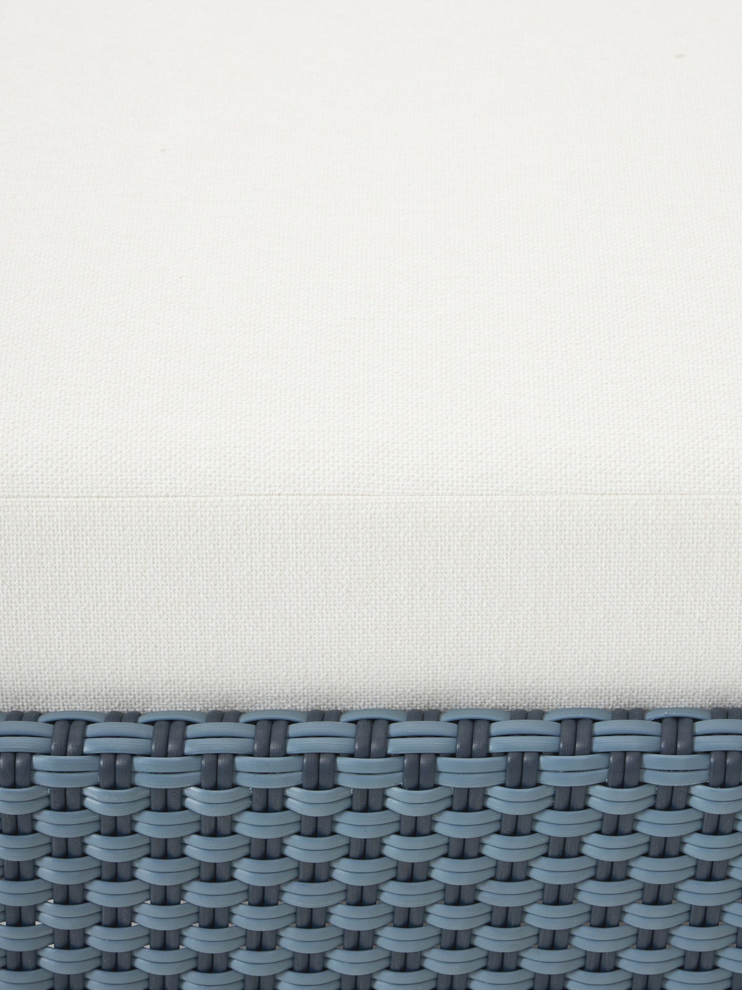 Garten-Sofa-Hocker Hani mit Schutzhülle