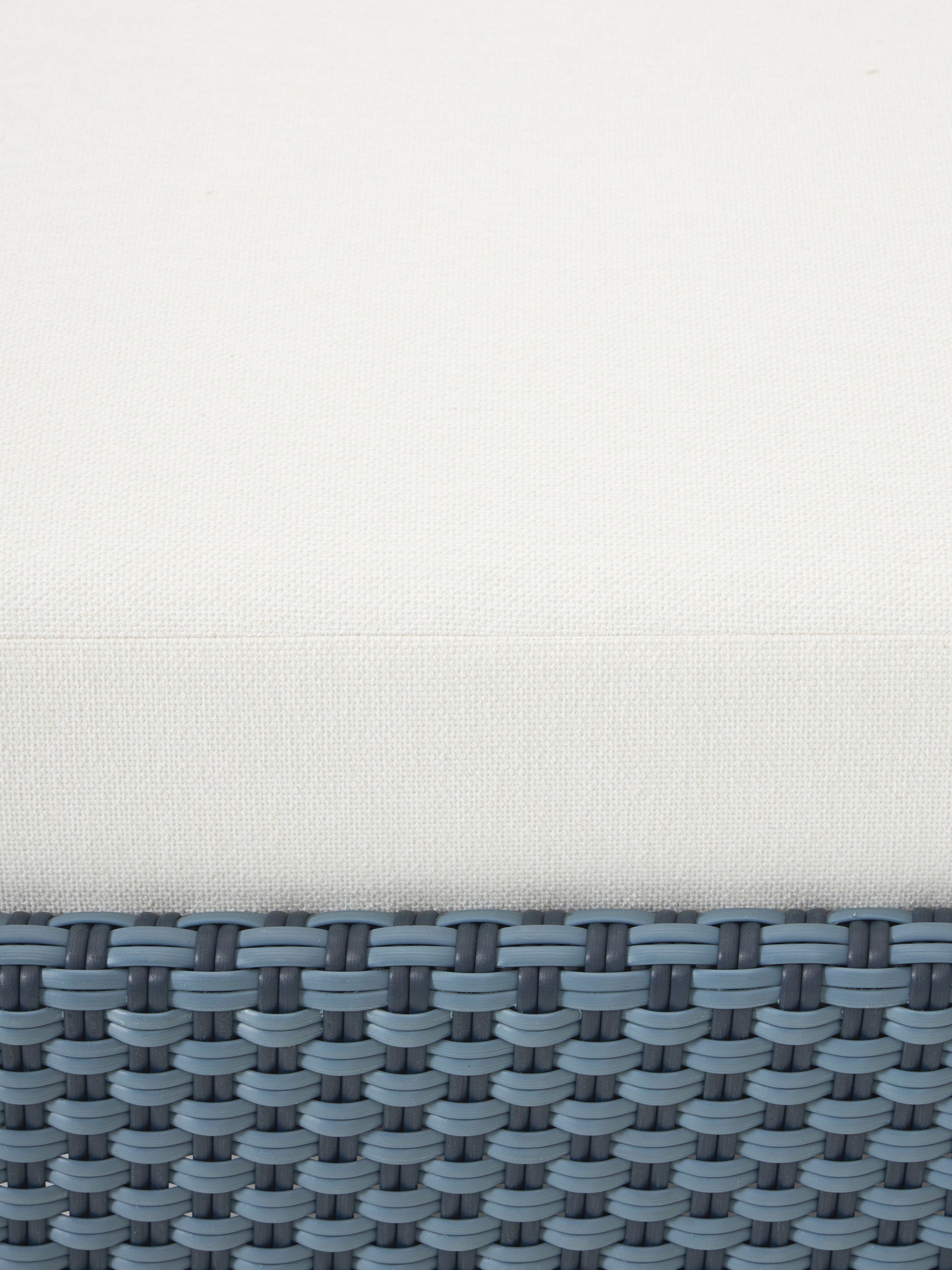 Garten-Sofa-Hocker Hani mit Schutzhülle