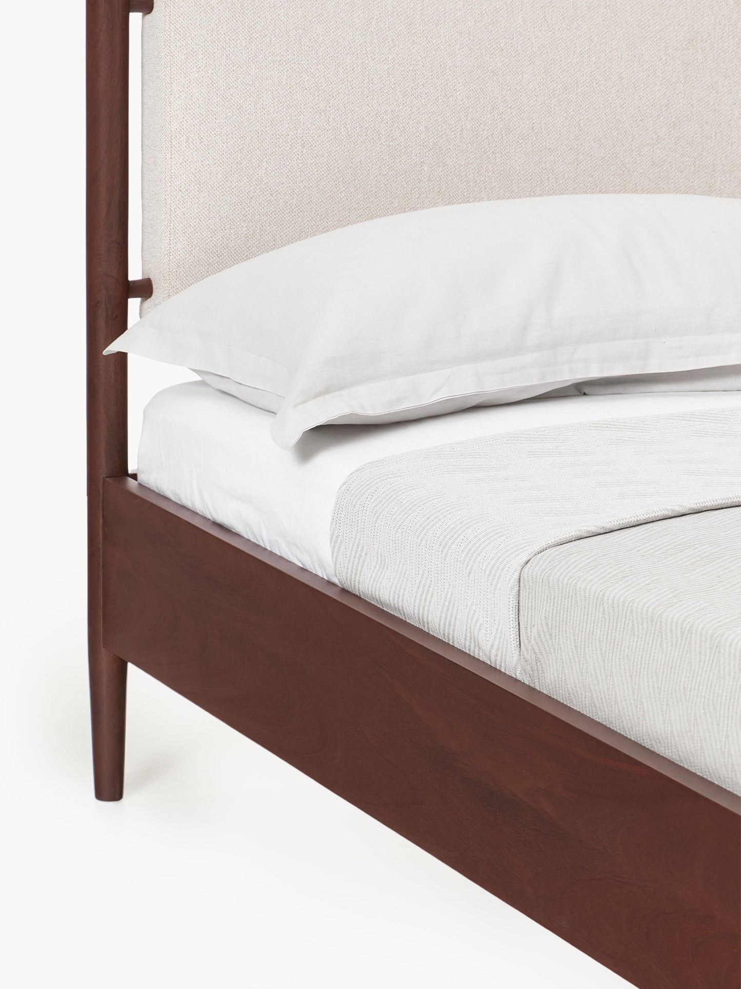 Bett Paul aus Mangoholz