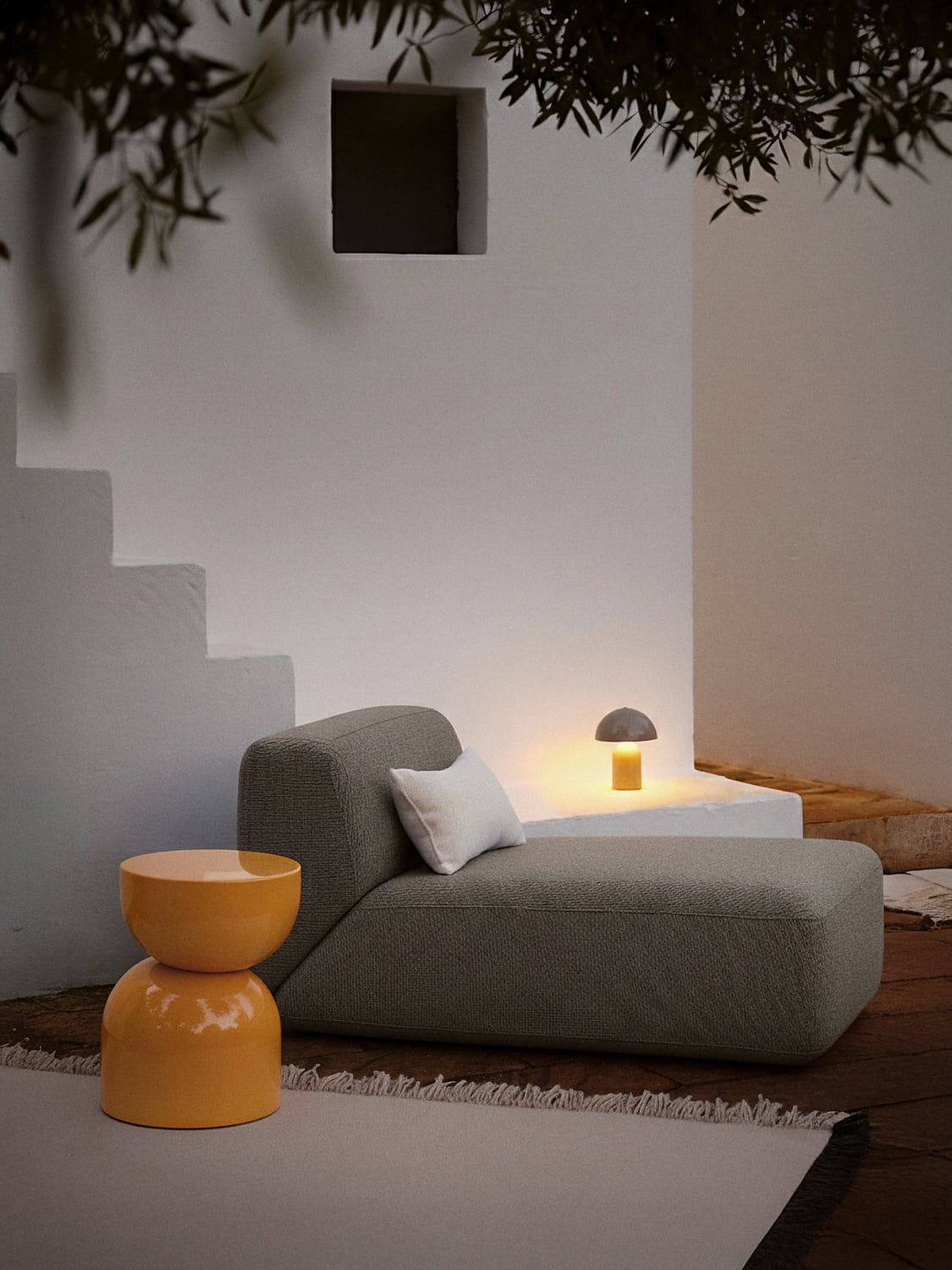 Naomi Garden Daybed — Dark Grey