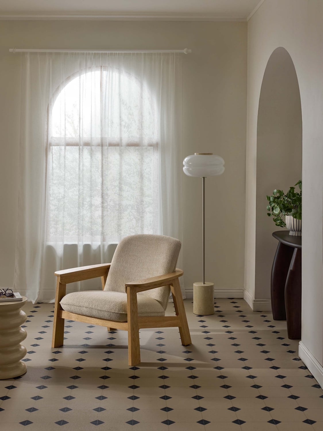 Steve Oak-Lounge Chair