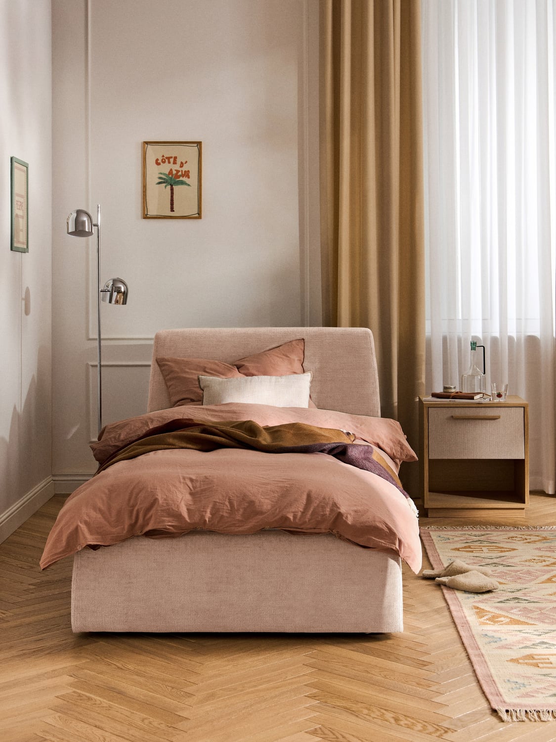 Cloud Upholstered Single Bed — Blush
