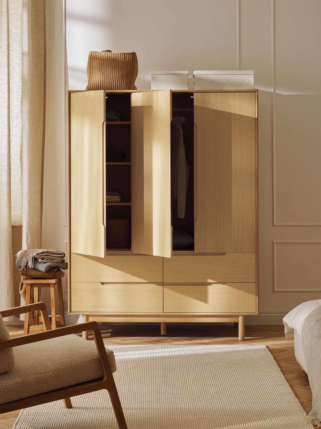 Cassy Wardrobe, 3-door — Sand