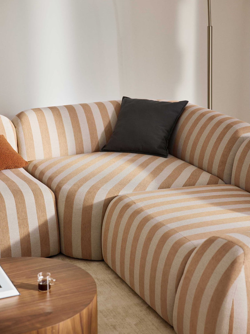 Wolke Round Striped Corner Module — Oatmeal