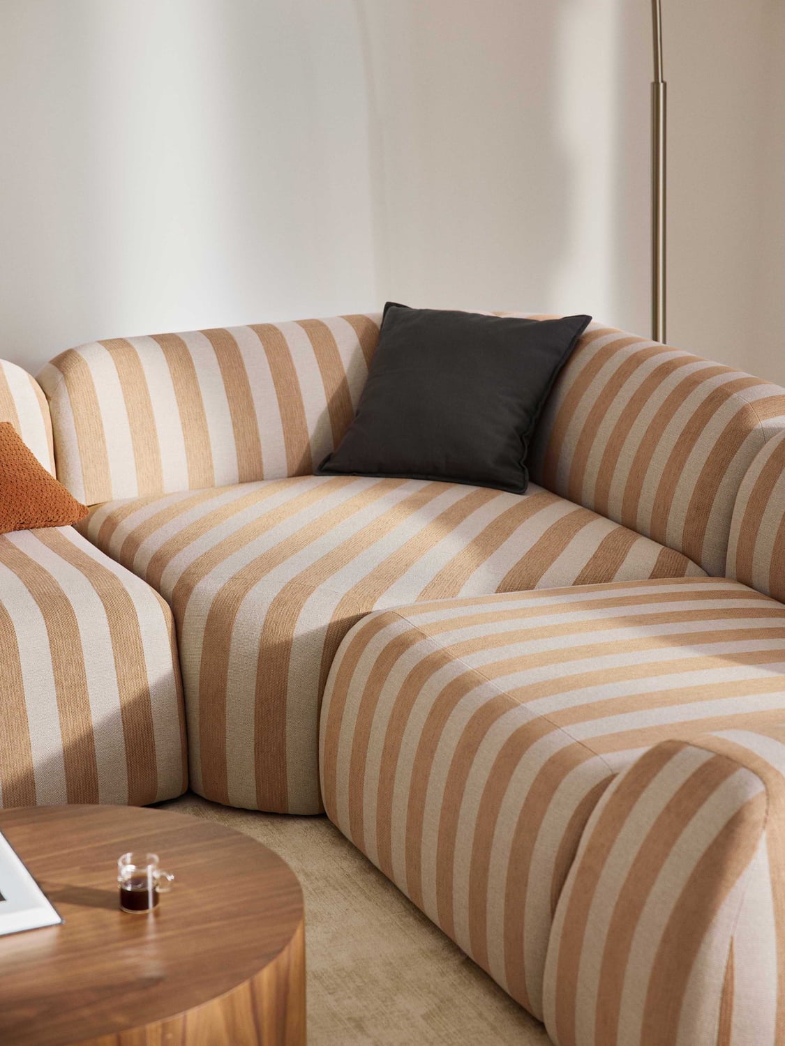 Wolke Round Striped Corner Module — Oatmeal