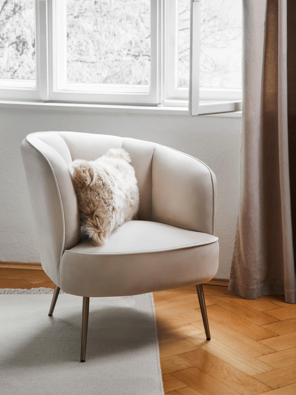 Louise Velvet-Cocktail Chair
