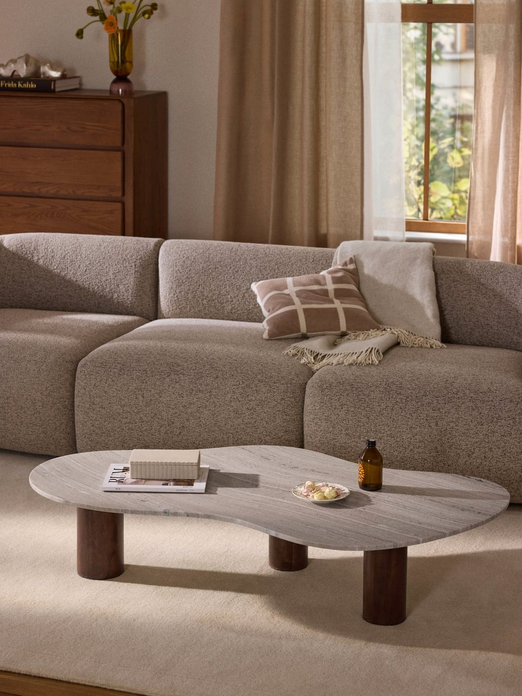 Naruto Marble-Coffee Table in Organic Form — Pearl Grey