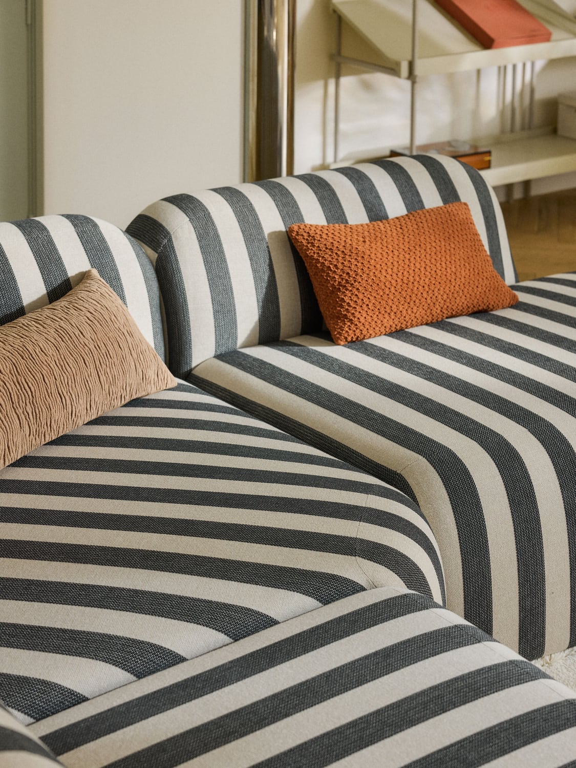 Wolke Round Striped Corner Module — Taupe