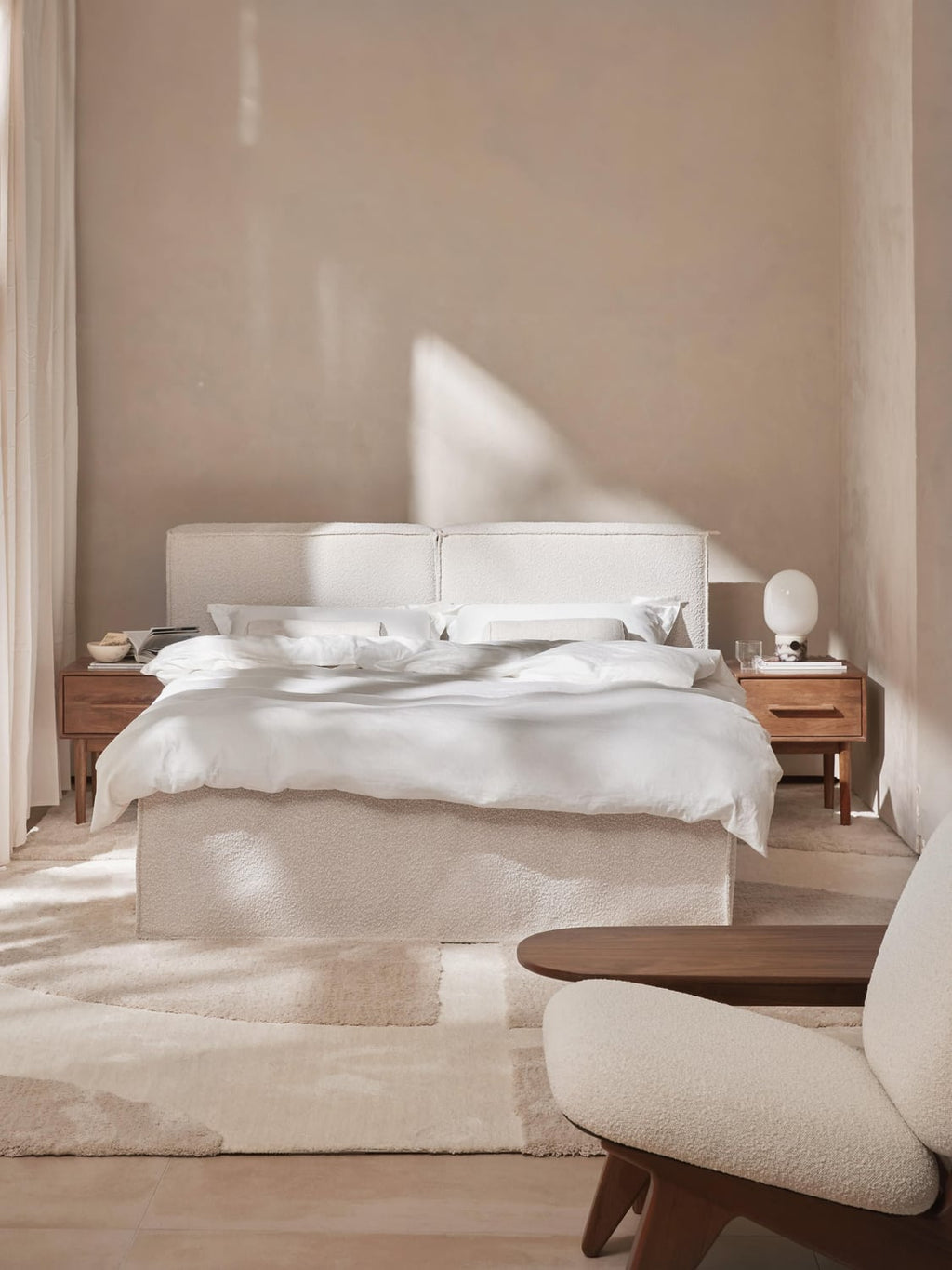 Lennon Bouclé-Box-Spring Bed — Off-White