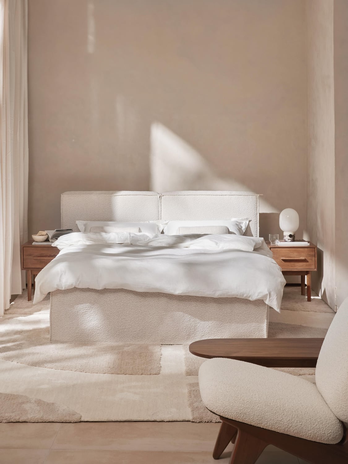 Lennon Bouclé-Box-Spring Bed — Off-White