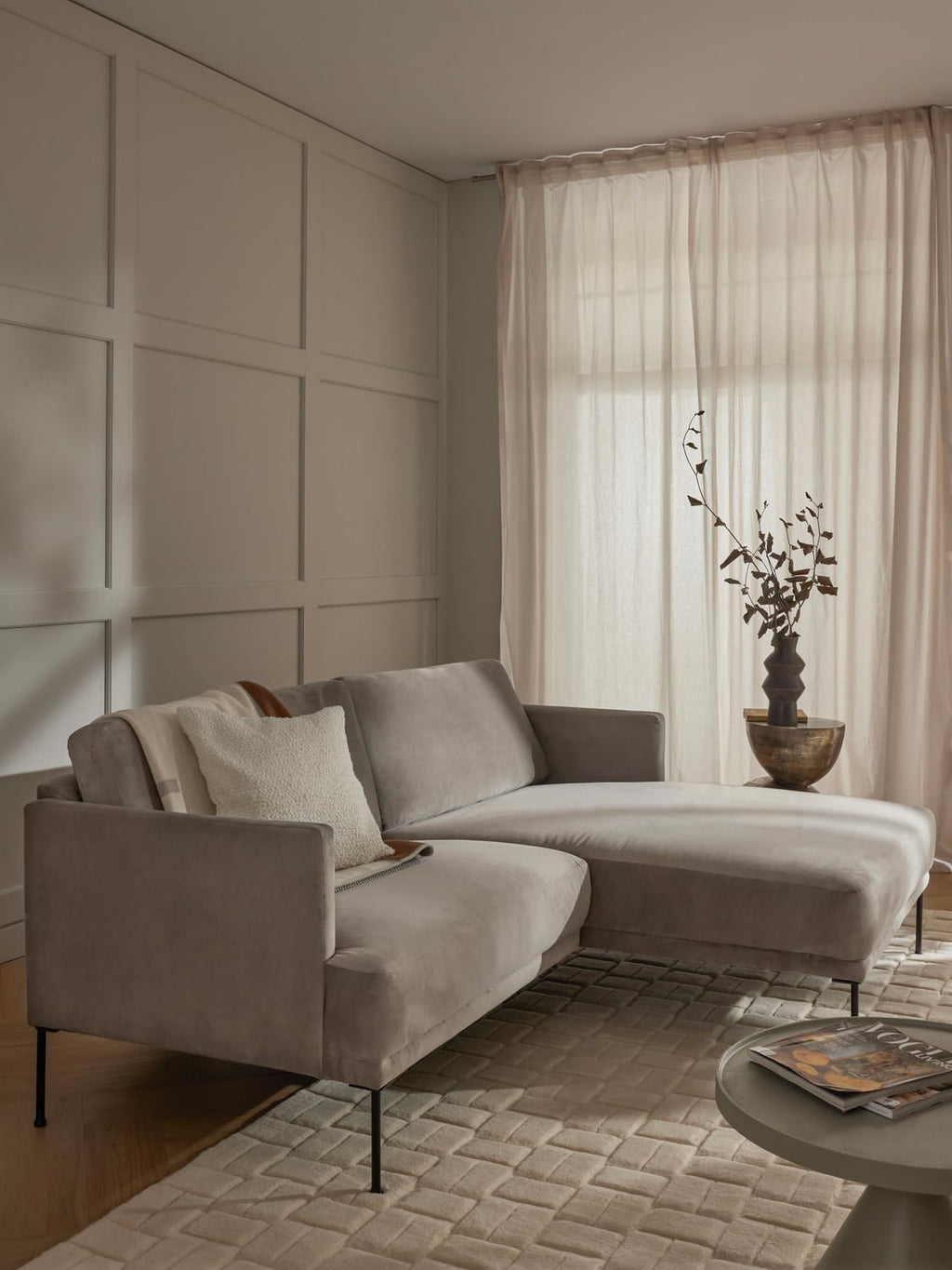 Fluente Small Velvet-Corner Sofa — Oatmeal