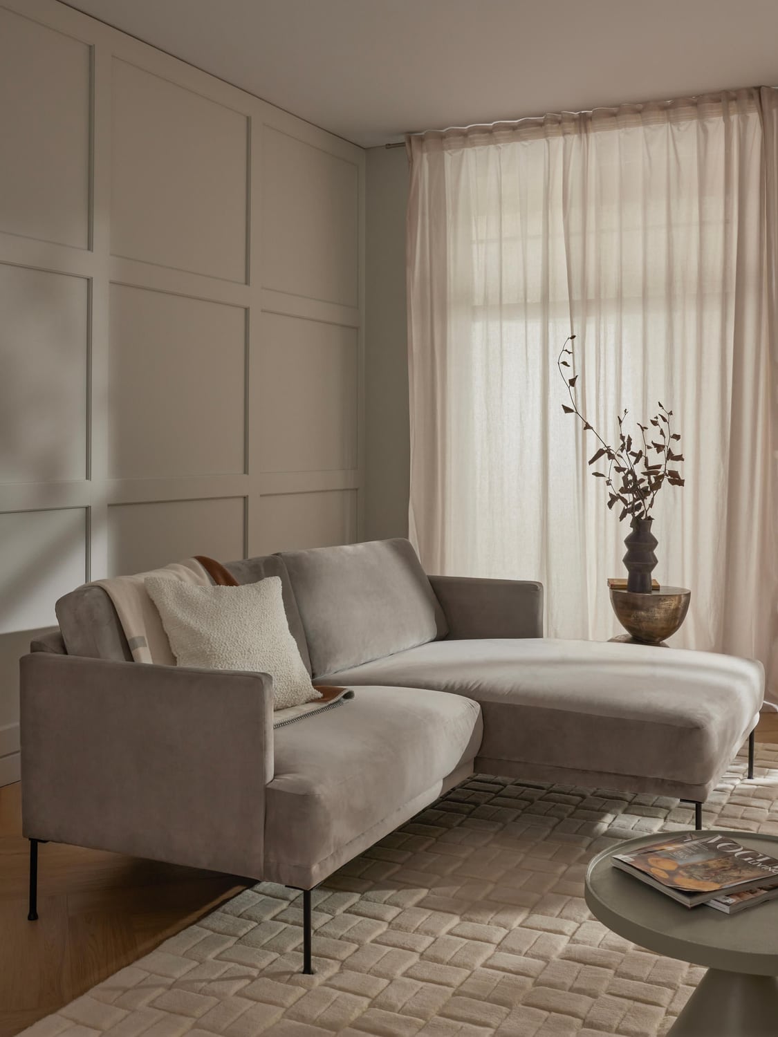 Fluente Small Velvet-Corner Sofa — Oatmeal