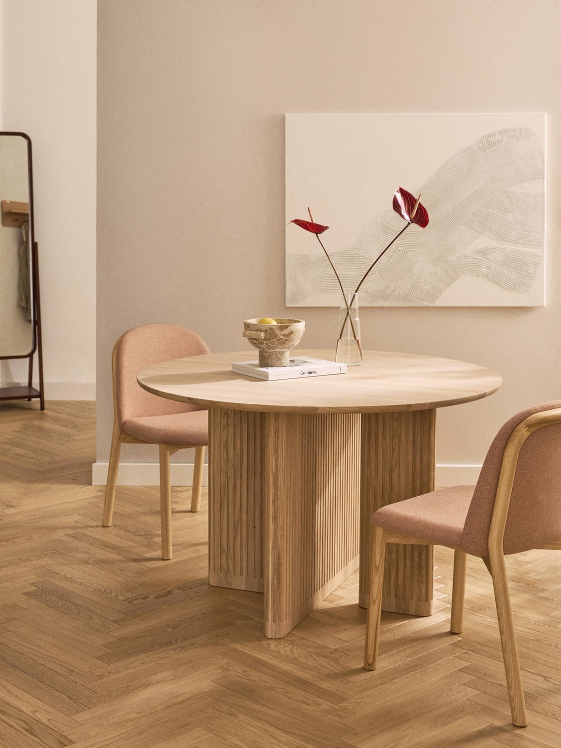 Jolka Round Dining Table in Oak, Ø 120 cm — Camel