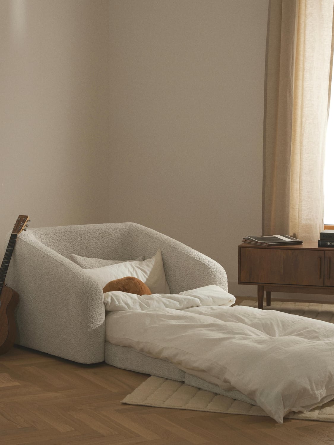 Eliot Sleeper Chair in Teddy Bouclé — Light Grey