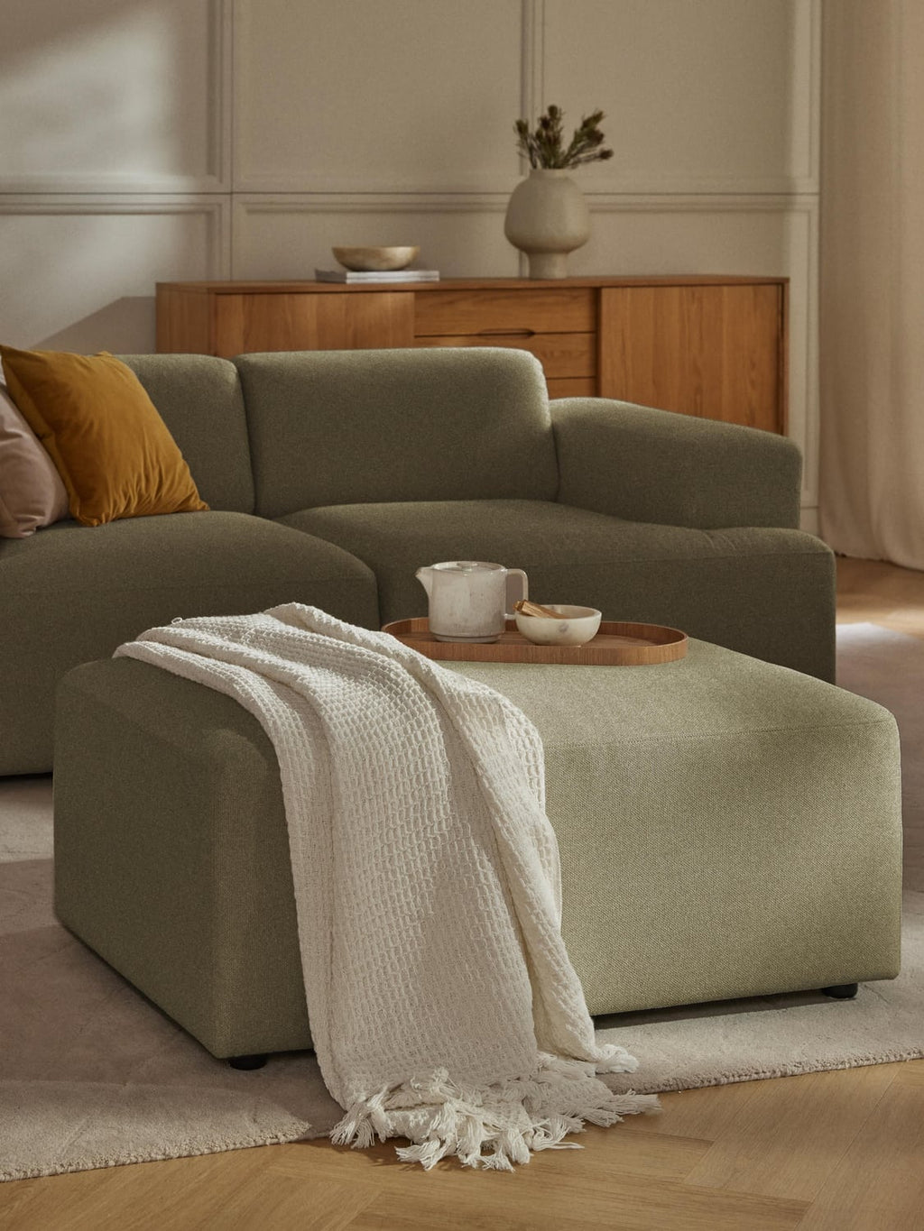 Melva Ottoman, B 99 x T 72 cm — Olive