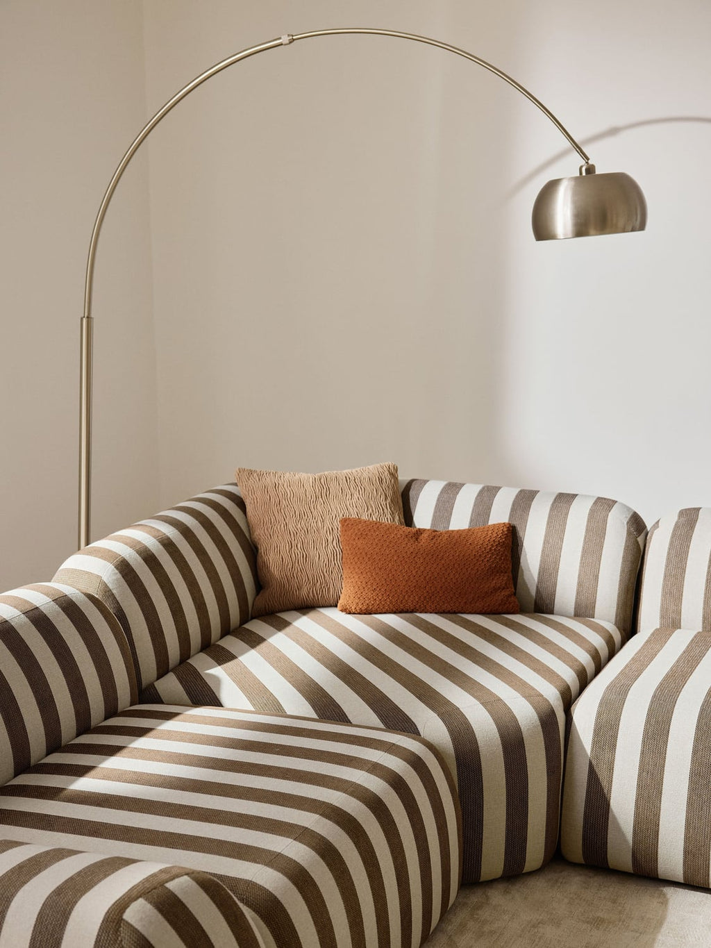 Wolke Round Striped Corner Module — Warm Grey