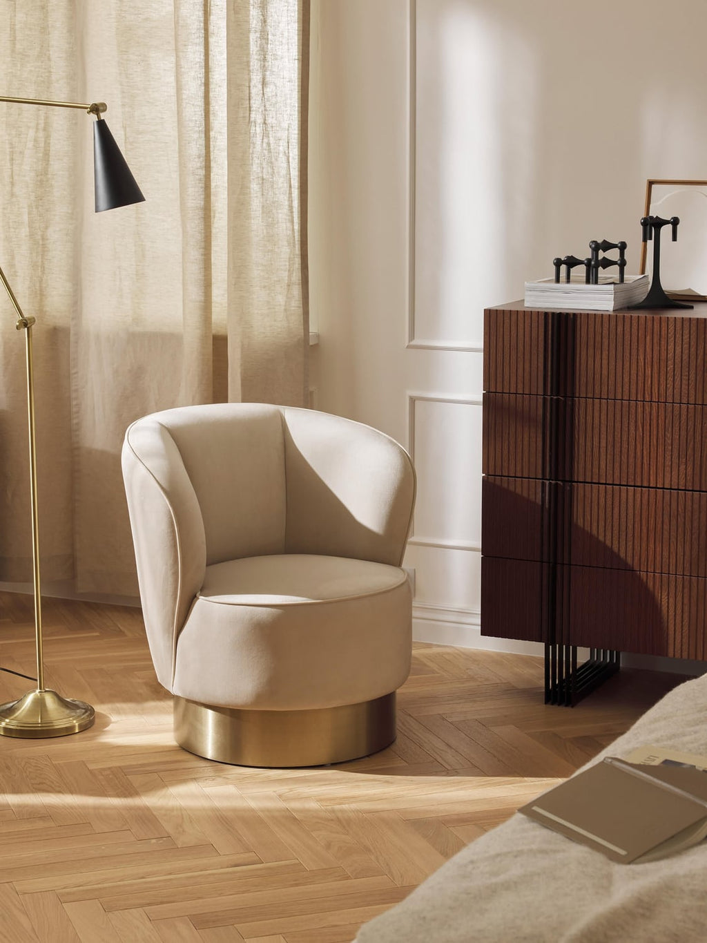 Olivia Velvet-Cocktail Chair