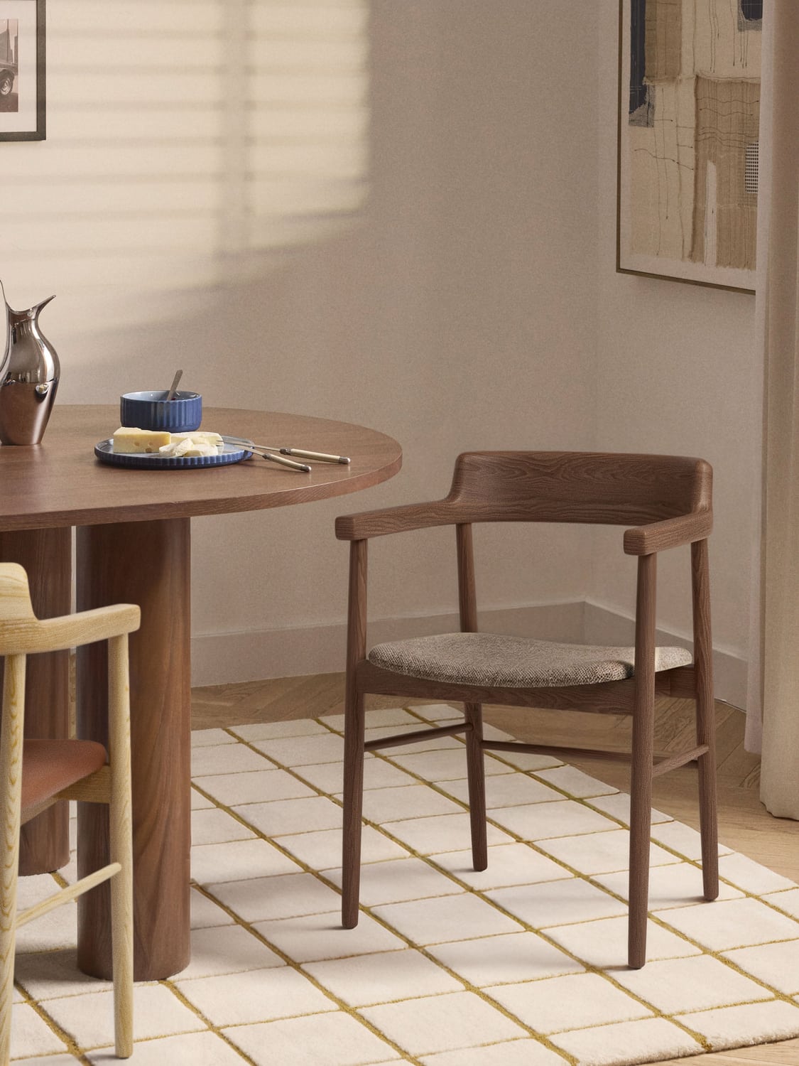 Bohr Armchair in Oak — Olive