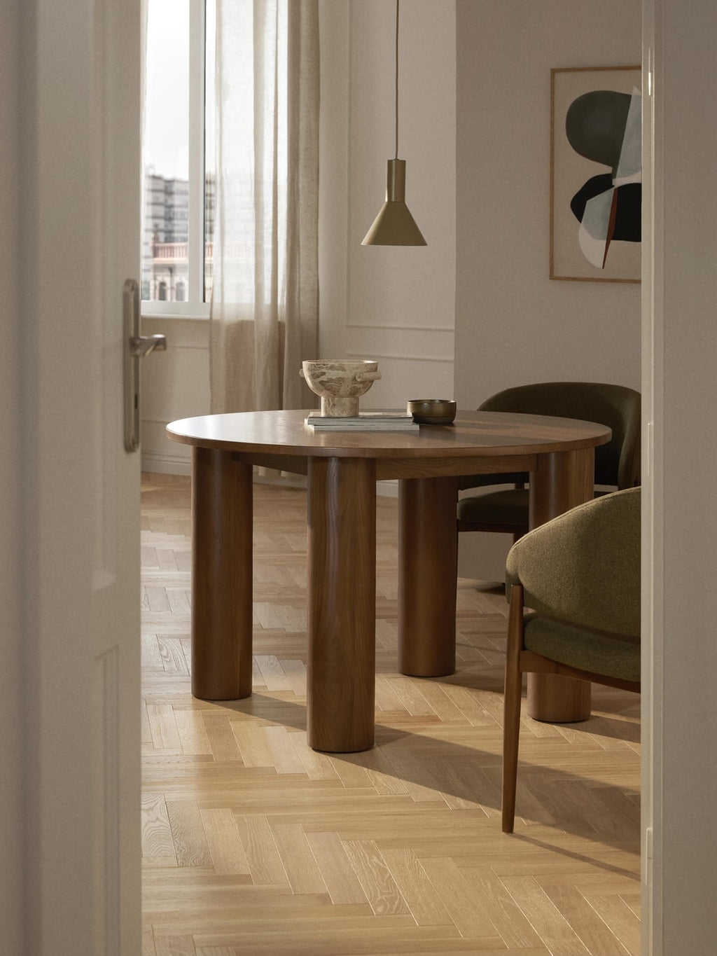 Ohana Round Dining Table in Oak, Ø 120 cm — Taupe
